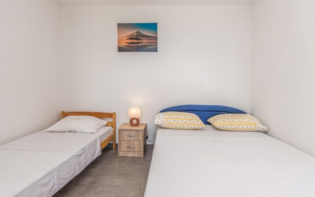 Nice Apartment in Drage With Wifi