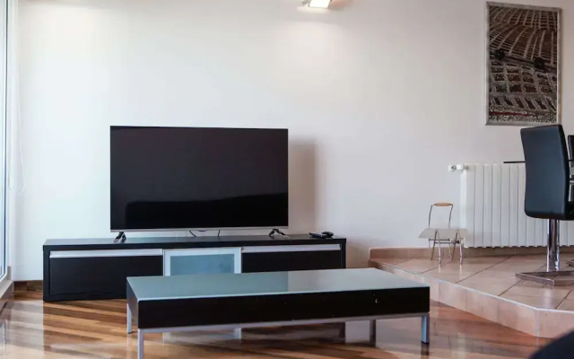 Modern Apartment in Podstrana with Hot Tub