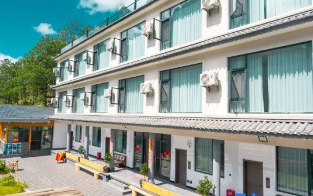 Yunlu Mountain Residence – Exterior – Shangri-La