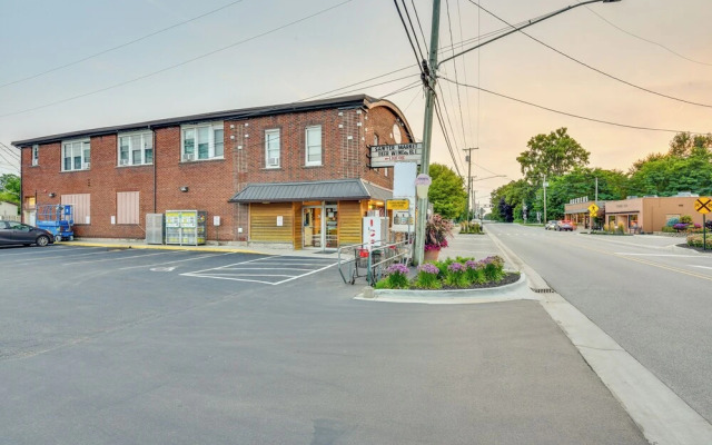 3 Mi to Warren Dunes: Sawyer Getaway w/ Fireplace!