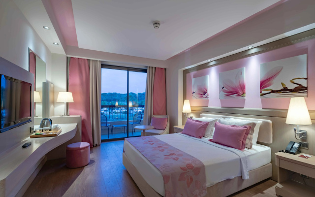 Royal Teos Thermal Resort Clinic & Spa - Halal Hotel