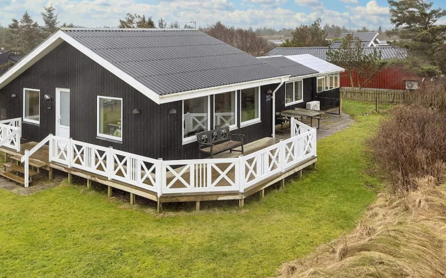 Exquisite Holiday Home in Løgstør near Sea
