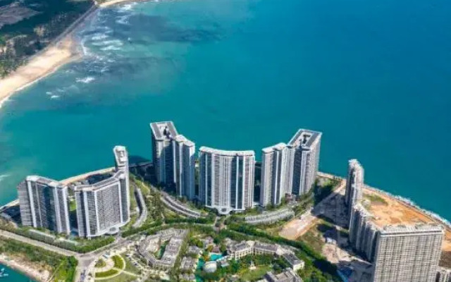 Yajing Haiju Surfing Seaview Design Hotel (Wanning Sunac Riyuewan Branch)