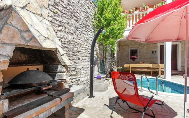 Fascinating Apartment in Medulin near Beach