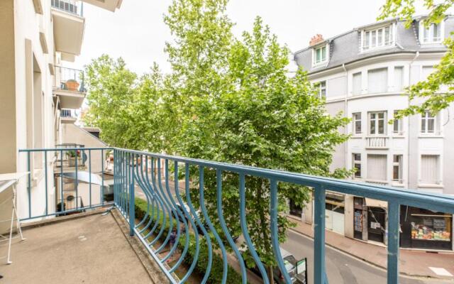 VICTORIA STANDING Calme, neuf et plein centre