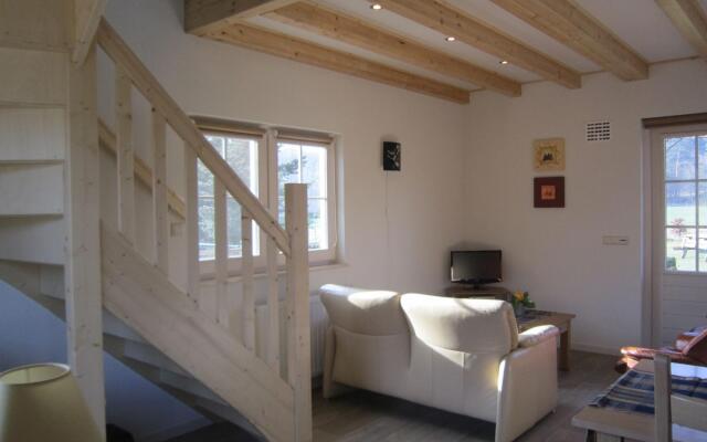 Lovely Cottage near Lake in Well