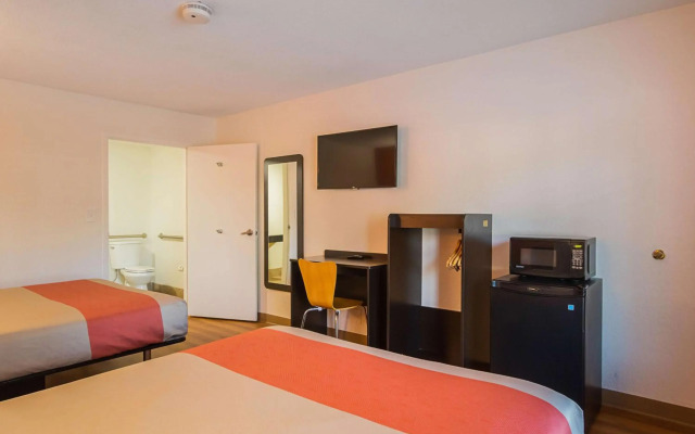 Motel 6 Savannah, GA - Midtown