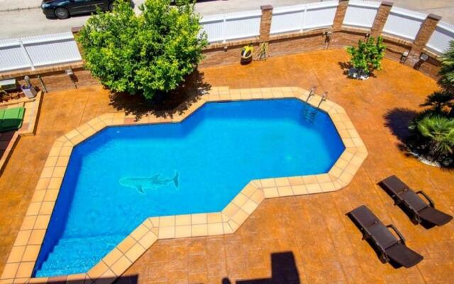 R116 Casa adosada con piscina privada en Cunit