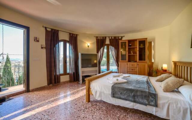 Villa - 4 Bedrooms with Sea views - 104991
