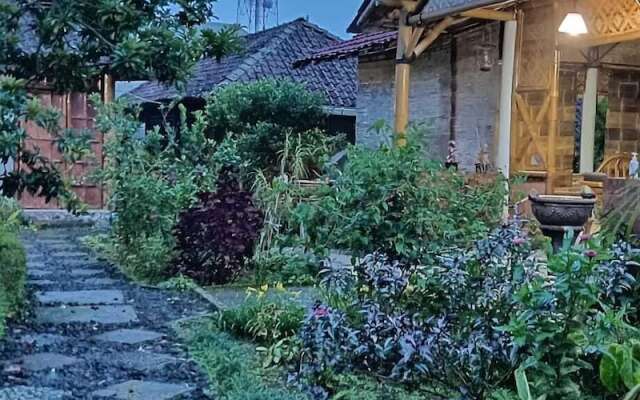 Pondok Bamboo Sendangsari