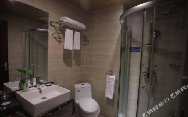 Donghua Hotel Bazhong