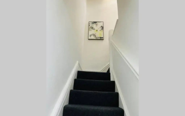 Avril Apartments by CityNest1