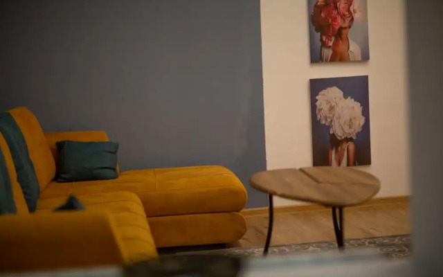Veranda House on Samreklo 25