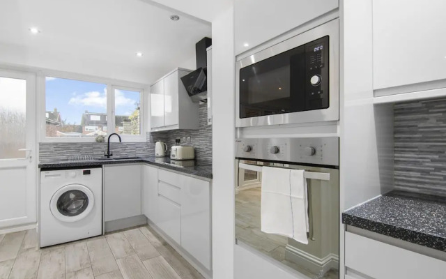 Beautiful Gravesend 3 Beds by Jada Homes