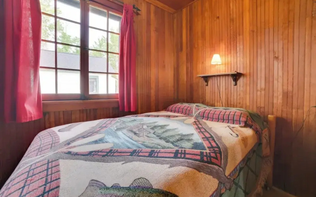 Sandy Beach & Sunset Views: Lakefront Escape!