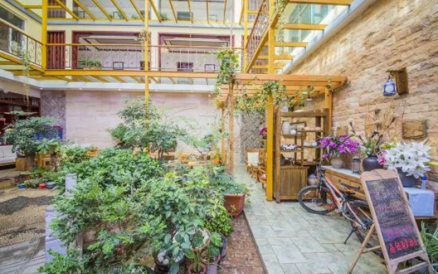 Jingzuan Business Hotel