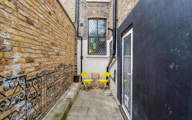 Peaceful Crouch Hill Flat by MoreThanStays