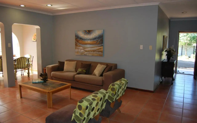 14 Cluster House & Studio