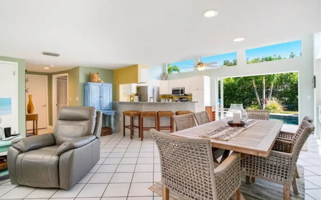 Luxe 3BR Siesta Key Home Pool