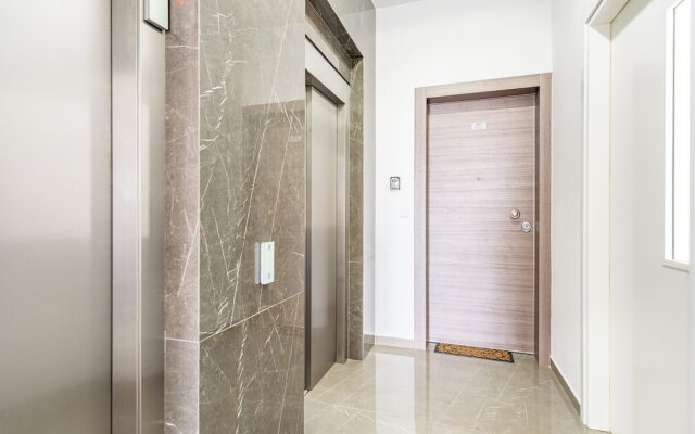 YAMAS Urban Living Pool Penthouse Marvel