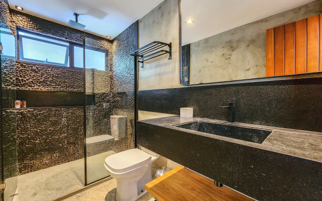 Casa espetacular com 9 suítes, frente mar, completíssima