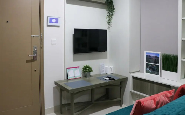 Comfort and Elegant 1BR at Gold Coast Apartment