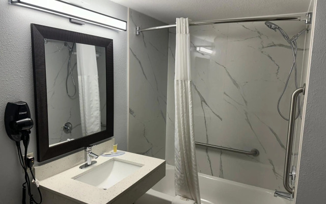 Super 8 by Wyndham Alexandria LA