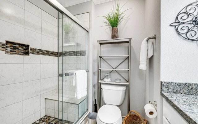 Beach + Pool Access: Smith Mountain Lake Getaway!