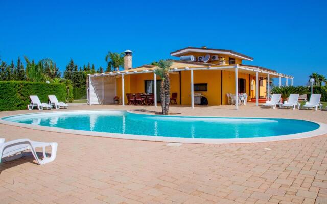villa with private pool and air conditioning