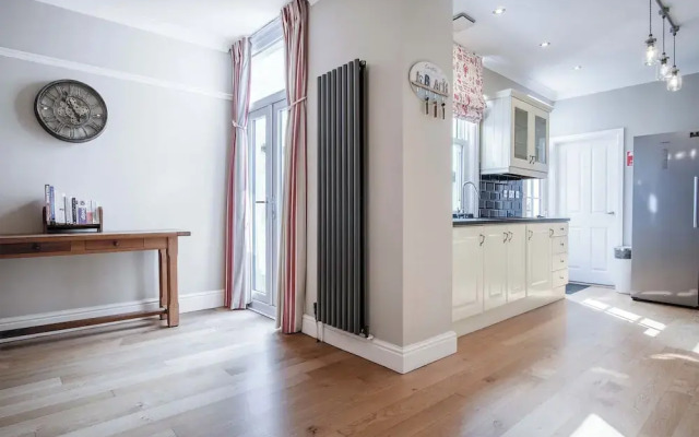 Overland Road 4 Bed House Mumbles