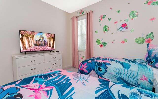 Large Themed Bedroom Home Near Disney