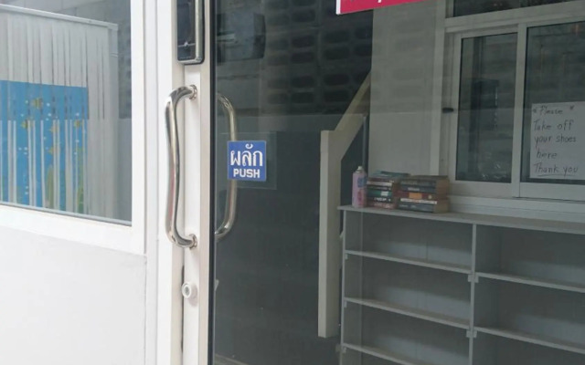 Easy Rooms and Minimart