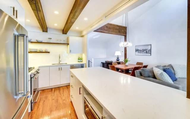 Walk to Main St & Lifts: Ketchum Townhouse!
