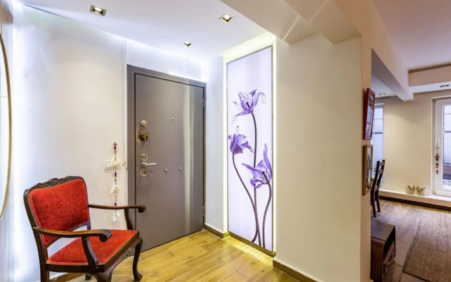 Stylish Flat With Backyard Near Malls in Besiktas