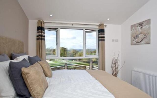 Moorlands House (SW-bound)