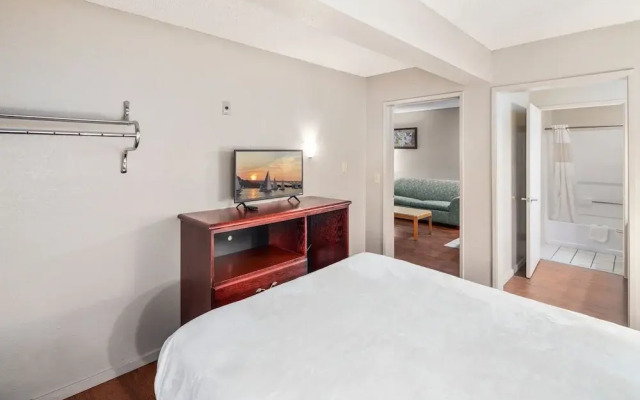 Econo Lodge Near Bellevue Square