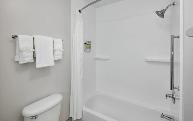 Holiday Inn Express Pensacola West - Navy Base by IHG