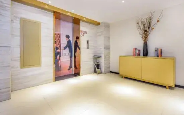 Vienna Classic Hotel (Chongqing Ranjiaba Subway Station)