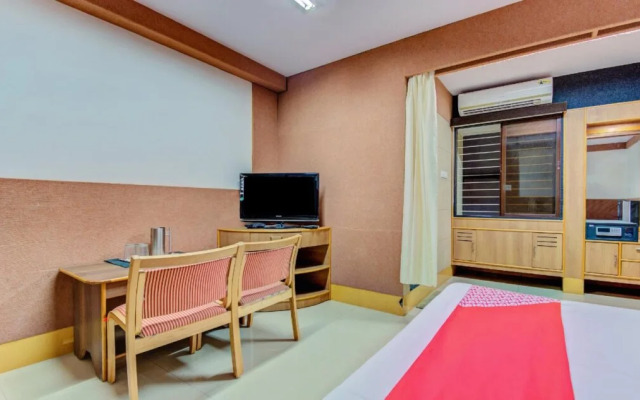 OYO 1327 Inchara Hotel