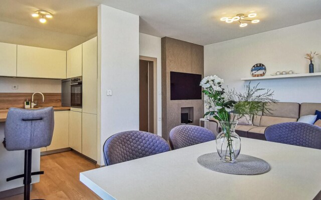 Amazing Apartment in Liznjan With Wifi and 2 Bedrooms