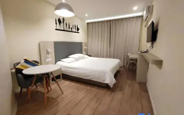 Yining Hotel (Shanghai Hongqiao Road Metro Station)