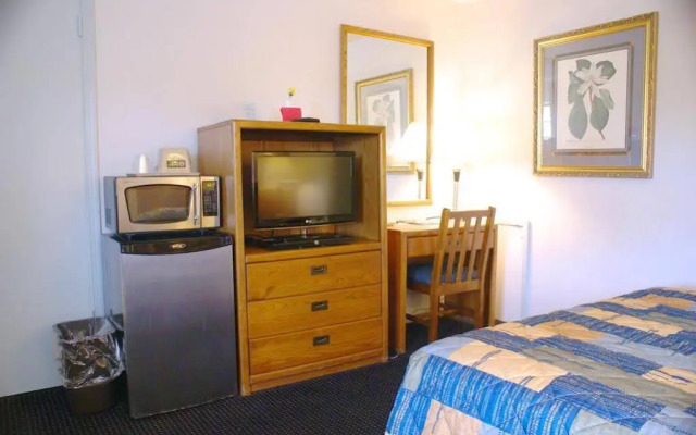 Budget Host Alexandria