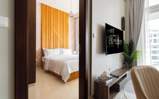 Keyrock Living - 1BR Lake View at Reva