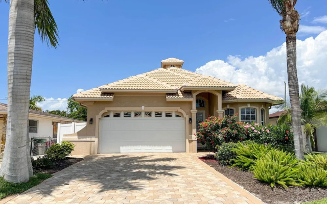 Naples Home w/ Private Heated Saltwater Pool/lanai