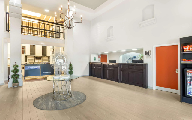 Best Western Plus Villa Del Lago Inn Patterson