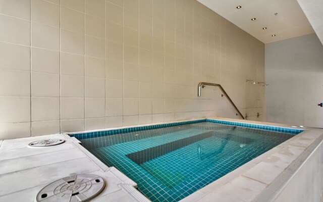 QV Deluxe Waterside Apartment - 851