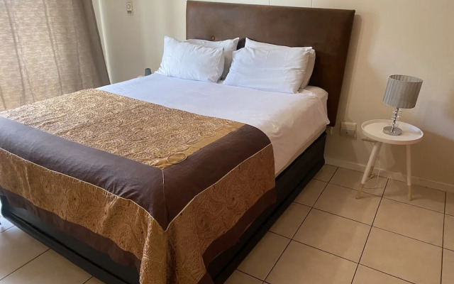 77 Grayston Apartment