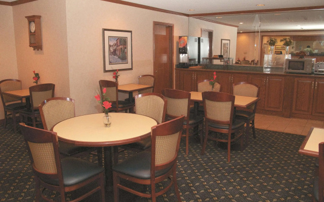 La Quinta Inn and Suites by Wyndham Cincinnati North