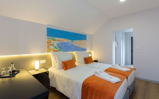 Serra do Pilar Porto Suites