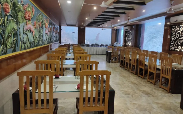 Hotel Grand Tapovan